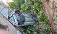 سقوط سيارة عن ارتفاع 6 امتار في حيفا 
